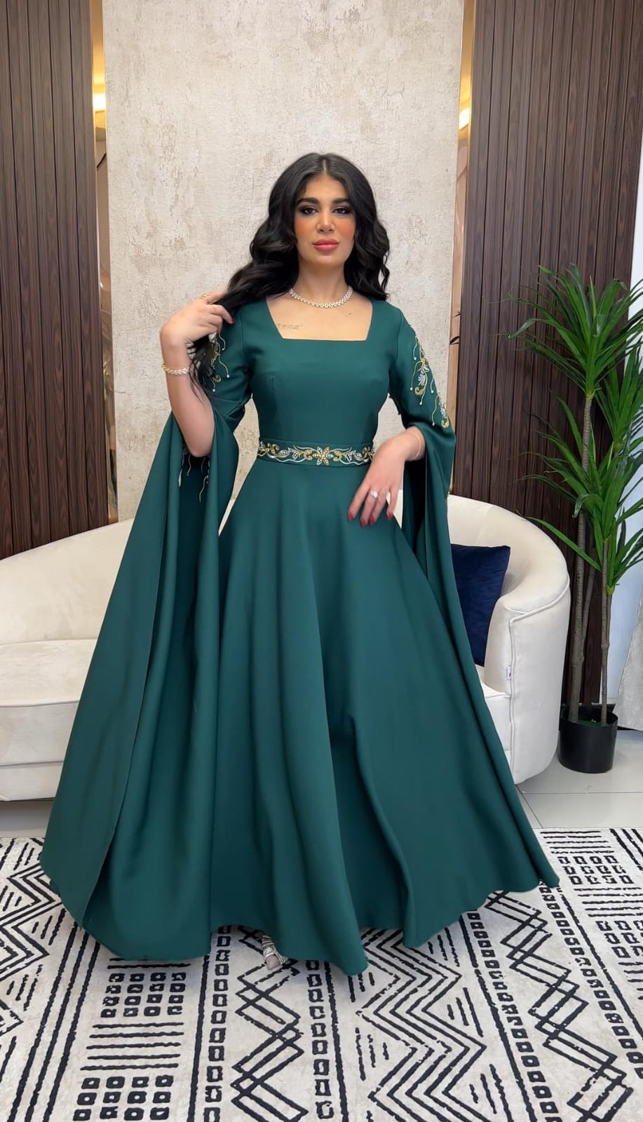فستان بأكمام طويلة شك و تطريز